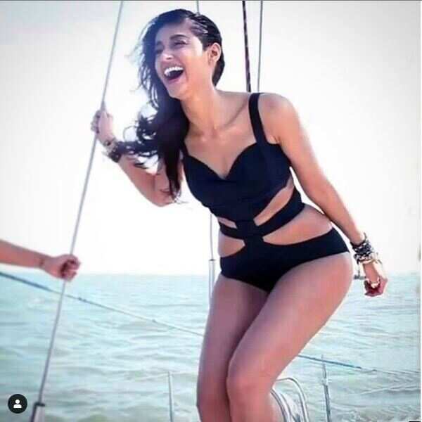 Ileana Dcruz Hot Photos & Sexy Video