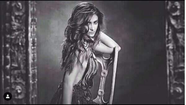 Ileana Dcruz Hot Photos & Sexy Video