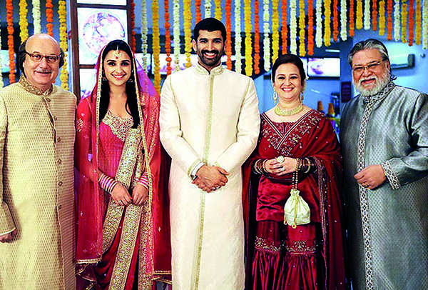 Actor Ratan Rathore (extreme right) shared screenspace with Anupam Kher, Parineeti Chopra, Aditya Roy Kapur, Seema Sharma in Dawat-E-Ishq (BCCL)