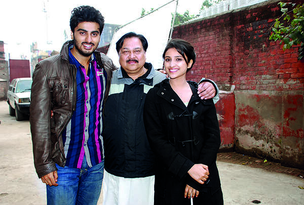 Arjun Kapoor, and local Ratan Rathore, Parineeti Chopra during the shoot of Ishaqzaade (BCCL)