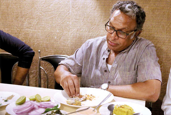 South Indian superstar Nassar went to the old Tunday’s shop in Chowk to feast on the original galawati kababs and parathas becasue he had “heard they were the best” (BCCL)