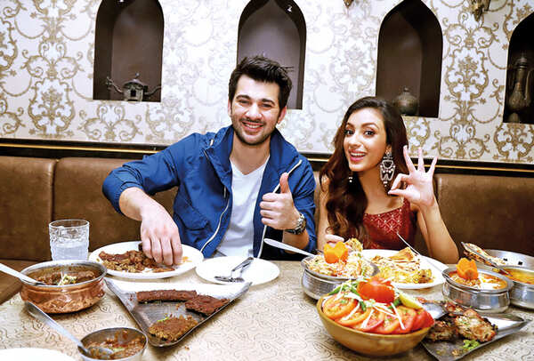 Foodies Delight: Debuting actors Karan Deol and Saher Bamba, who had heard a lot about Lucknow ka khana, took out time from their busy schedule and went to have kebabs and biryani at a local restaurant (BCCL)