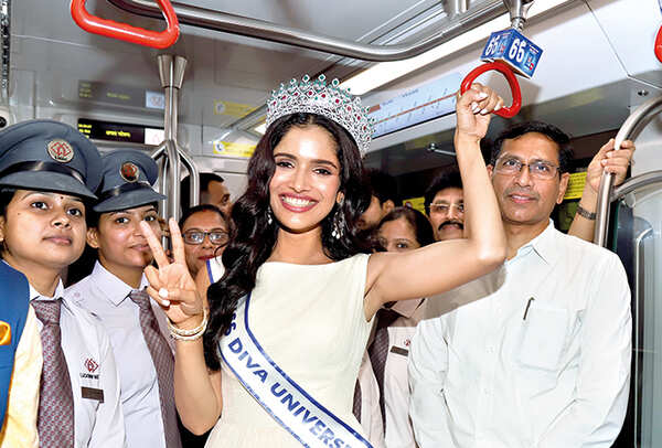 Miss Diva Universe 2019 Vartika Singh enjoying her Lucknow Metro ride (BCCL/ Farhan Ahmad Siddiqui and Aditya Yadav)