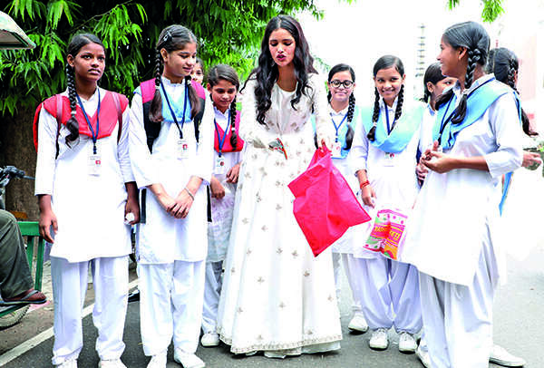 Vartika Singh participated in the cleanliness drive organised at her school (BCCL/ Aditya Yadav)