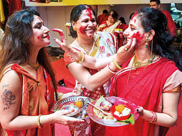 Spandan-Powai-Sharadotsav---Sudipta-Deb-unmarried-cabin-crew-for-int-airline