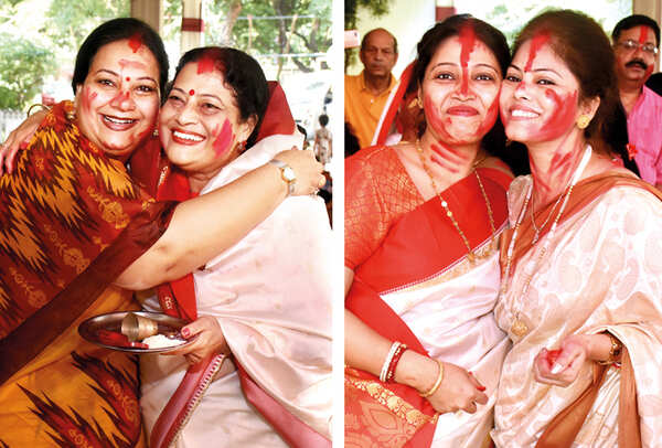 (L) Madhulika and Manushi Chatterjee (R) Shilpi Chakraverty and Rubina Banerjee (BCCL/ Vishnu Jaiswal)