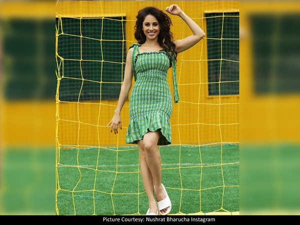 Monalisa's stunning pics in short green dress | Times of India