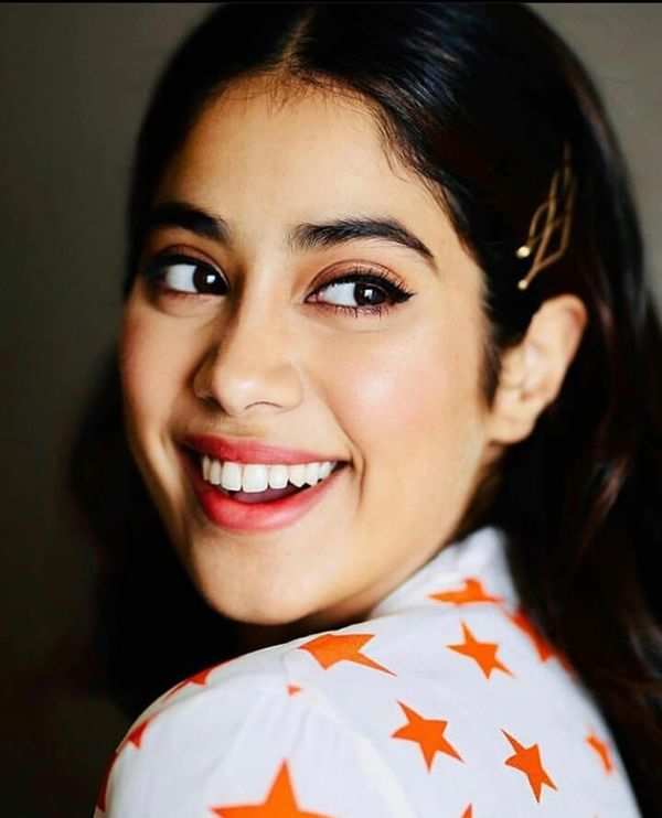 Janhvi Kapoor's million-dollar smile will brighten up your morning | Hindi Movie News - Times of India