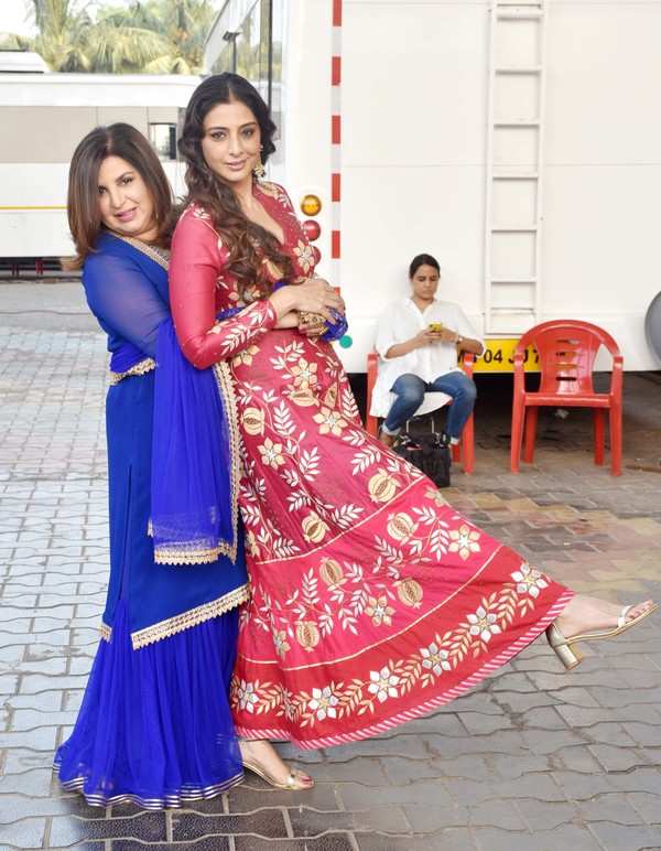 Photos: Tabu and Farah Khan recreate some iconic Bollywood scenes and ...