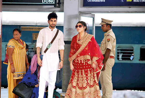 Ayushmann Khurrana and Maanvi Gagroo shooting in Varanasi (BCCL/ Arvind Kumar)