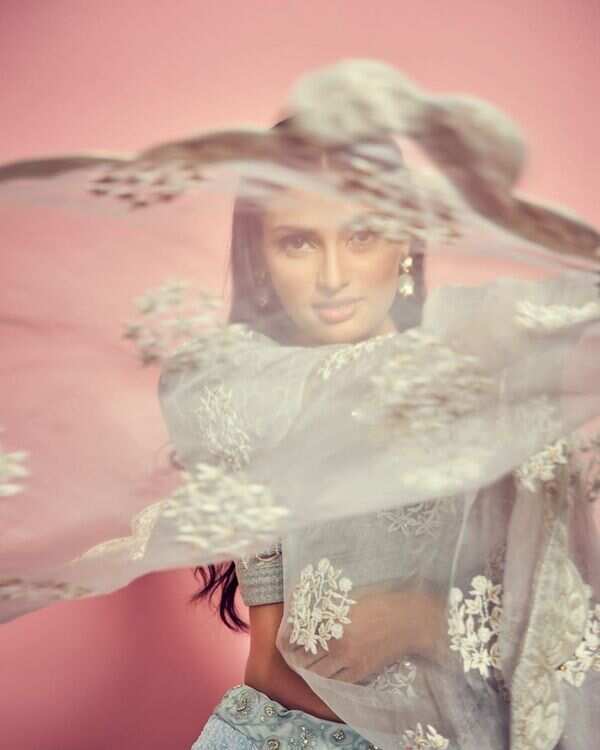 athiyashetty_72281749_719135975255718_2781571129282338825_n