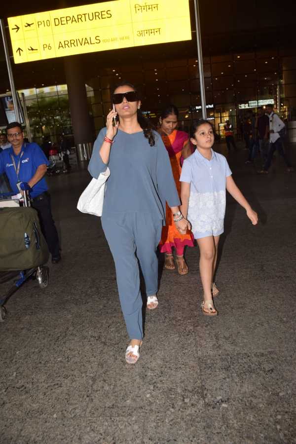 PHOTOS: Namrata Shirodkar And Her Cute Daughter Sitara Get Papped At ...