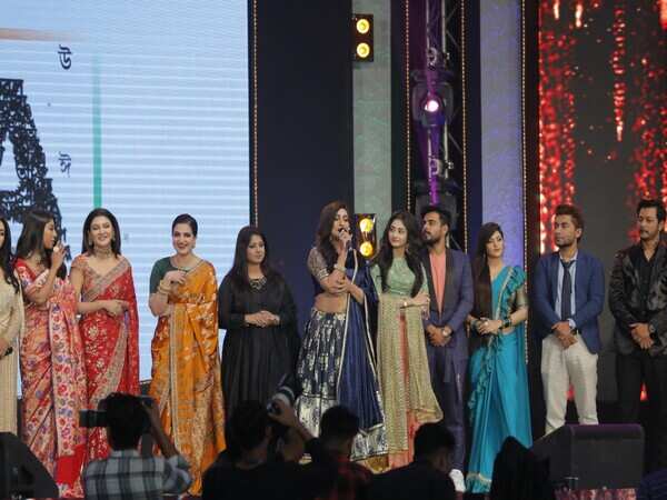 L to R- Paoli Dam, Jaya Ahsan, Tnusree Chakraborty, Arifa Parvin Moushumi, Riyuparna Sengupta, Pooja, Siam, Pori Moni,Taskeen Rehman and Mamnun Hasan Emon (1)