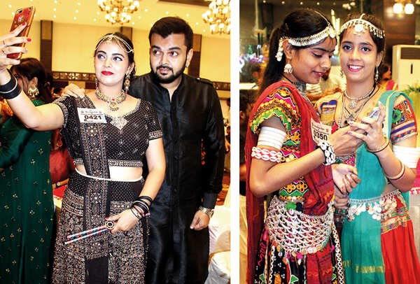 (L) Varsha and Rohit (R) Akanksha and Ridhi (BCCL/ Arvind Kumar)