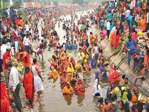 Chhath Puja Thousands Turn Up On Ghaggar Banks Chandigarh News Times Of India