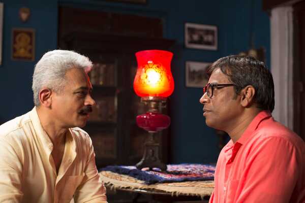 Atul Kulkarni with Manoj Mishra in a scene1.