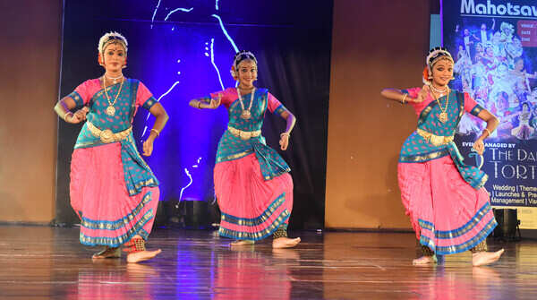 Dance performance  by Anupama, Reshma, Lakshmi (2)