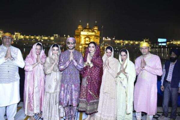 deepika padukone golden temple dress Deepika Padukone prays at the Golden Temple