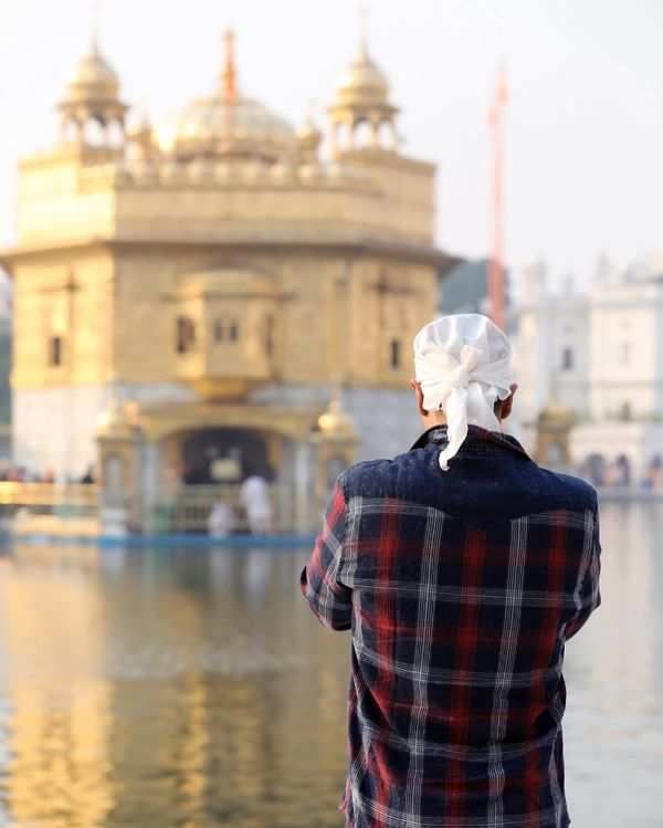 The Golden Temple, Amritsar @onebluehat | Temple photography, Travel  pictures poses, Golden temple amritsar