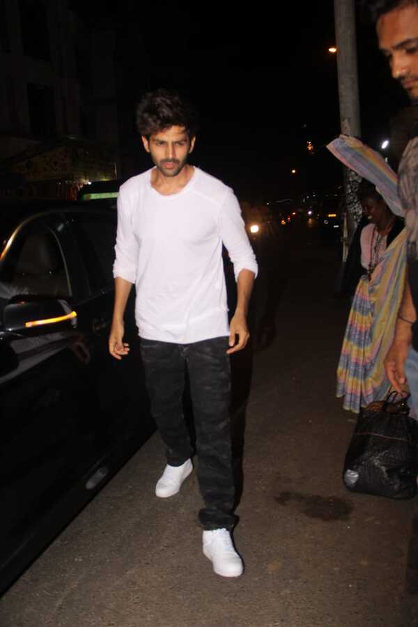Kartik Aaryan (8).