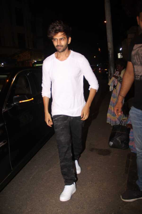 Kartik Aaryan (7).