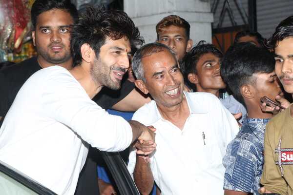 Kartik Aaryan (1).