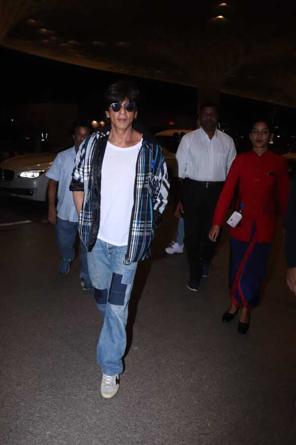 Photos: Shah Rukh Khan papped at the airport sporting a cool and casual  look | Hindi Movie News