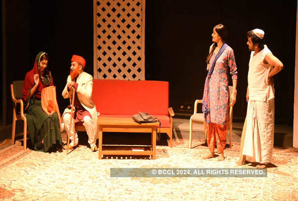 Play 'Biwiyon Ka Madarsa' entertains Jaipur audience | Events Movie ...