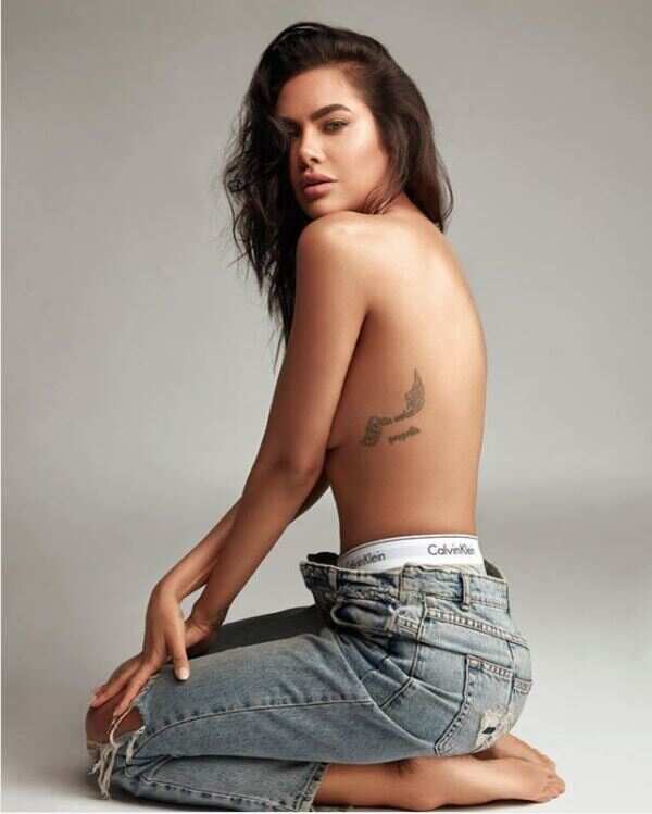 Esha Gupta Hot Photos & Sexy Video