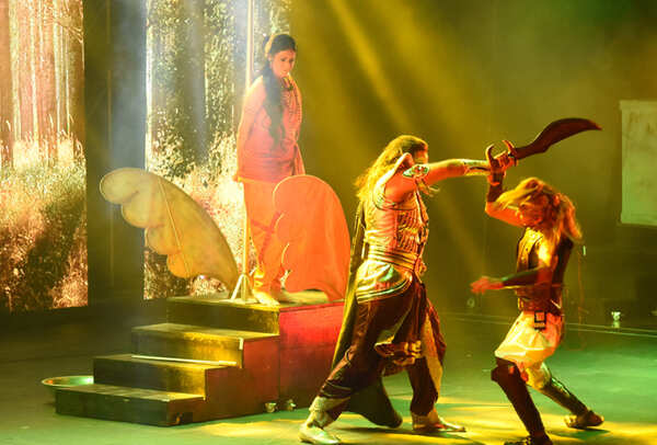 A scene depiting Sita's abduction and Jataya (played by Aman) trying to stop Ravana from taking away Sita