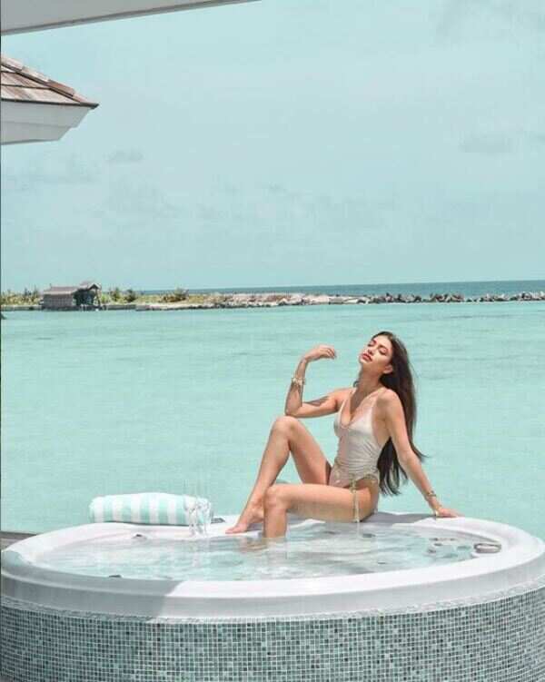 Alanna Panday Hot Photos & Sexy Video