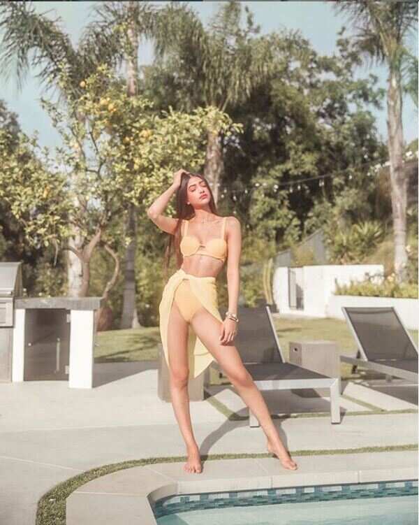 Alanna Panday Hot Photos & Sexy Video