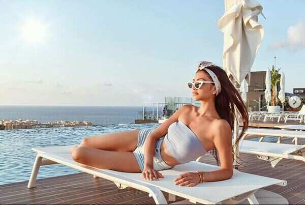 Alanna Panday Hot Photos & Sexy Video