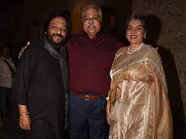 From-L-to-R,-Roopkumar-Rathod,-Satish-Shah-&-Madhu-Shah