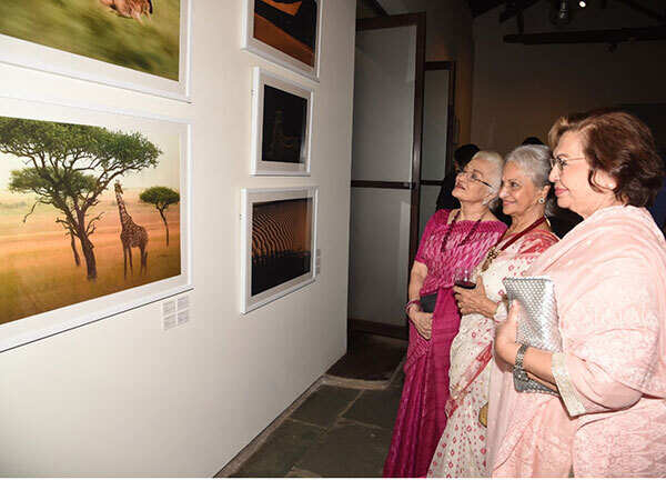 Asha-Parekh,-Waheeda-Rehman-and-Helen-02