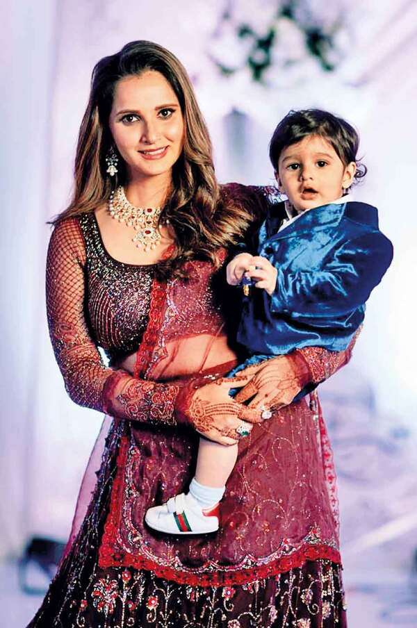 Movie stars and sports icons light up Anam, Asad’s reception night ...