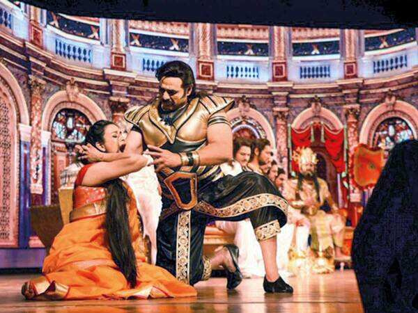 HT14HARLEEN-REKHI-AS-DRAUPADI-WITH-PUNEET-ISSAR-AS-DURYODHAN