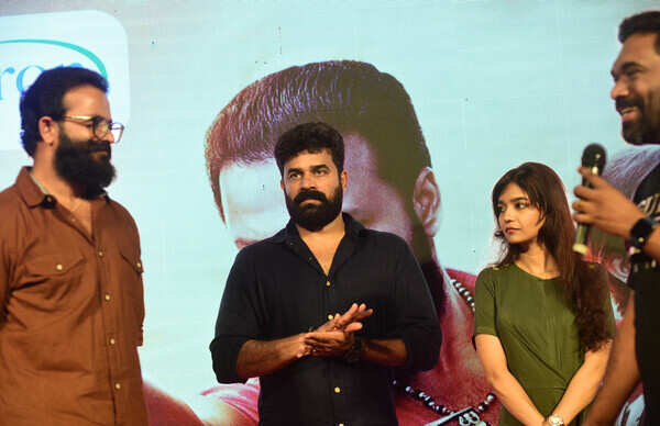 Jayasurya-Vijay Babu-Swathi Reddy-Ratheesh Vega (2)