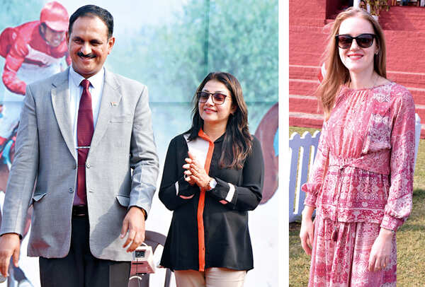 (L) Lt Gen MU Nair and Swapna Nair (R) Anna Malik (BCCL/ Farhan Ahmad Siddiqui)