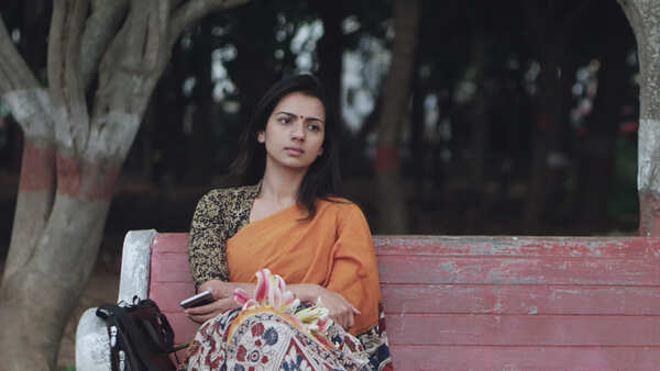 BEST ACTRESS -CRITICS-SRUTHI HARIHARAN FOR NATHICHARAMI
