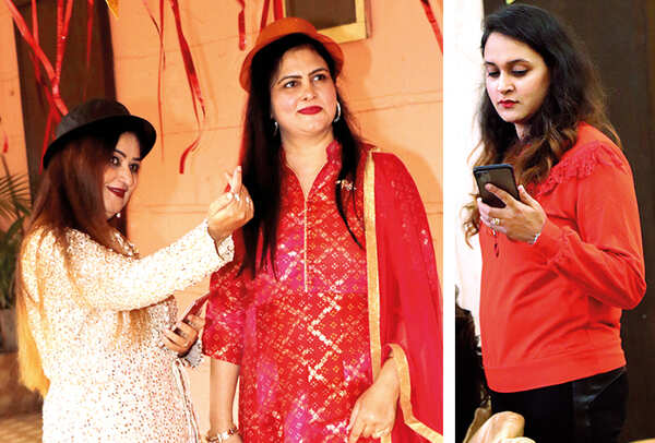 (L) Neelu Rupani and Varsha Rupani (R) Naisha Rawatani (BCCL/ Unmesh Pandey)