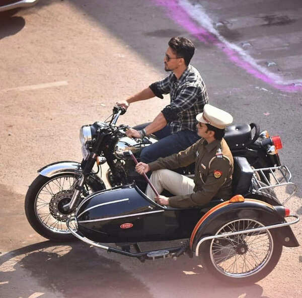 Baaghi-3-LEAKED-pictures-of-Tiger-Shroff-and-Riteish-Deshmukh-from-Jaipur-schedule-Shraddha-Kapoor-to-kickstart-shoot-today-1