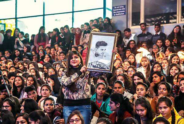 A fan with a portrait of the singer