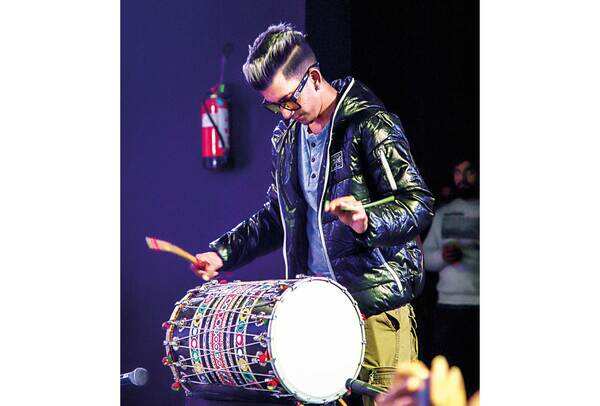 DESI DHOL FOR THE CROWD