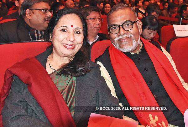 Narendra Jadhav with wife Vasundhara