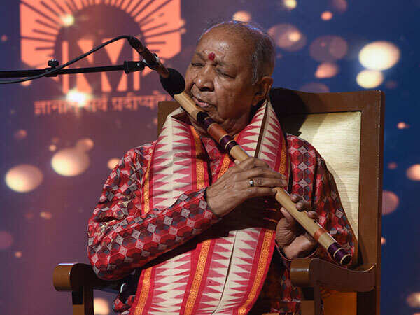 Pt.-Hariprasadji-Chaurasia-at-Jamnabai-Narsee-School's-50th-Year-Celebration