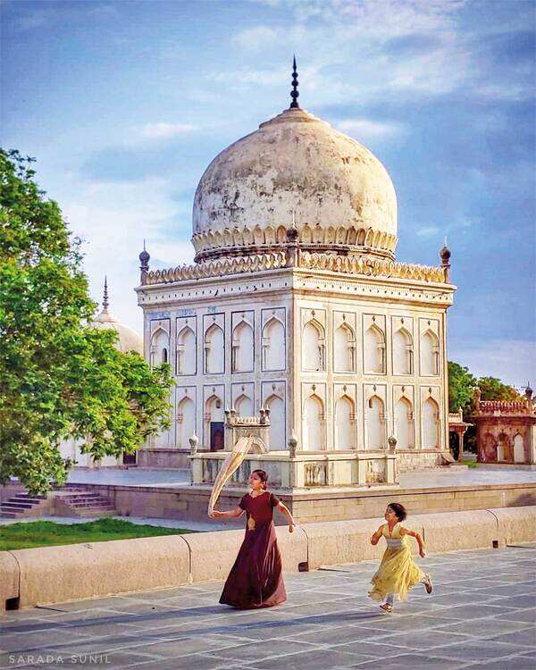 HT22_QUTUB-SHAHI-TOMBS-SARADASUNIL