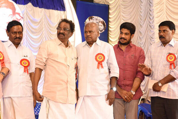 AK Balan, Perumbadavam Sreedharan