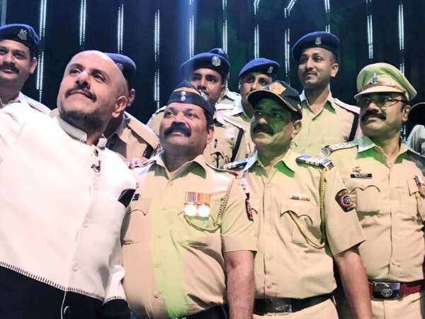 Vishal poses for a selfie with members of the Maharashtra Police department