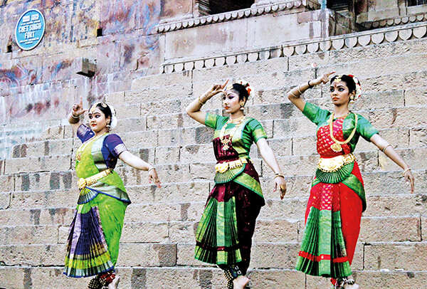 Students of Banaras Hindu University performing Bharatnatyam (BCCL/ Arvind Kumar)